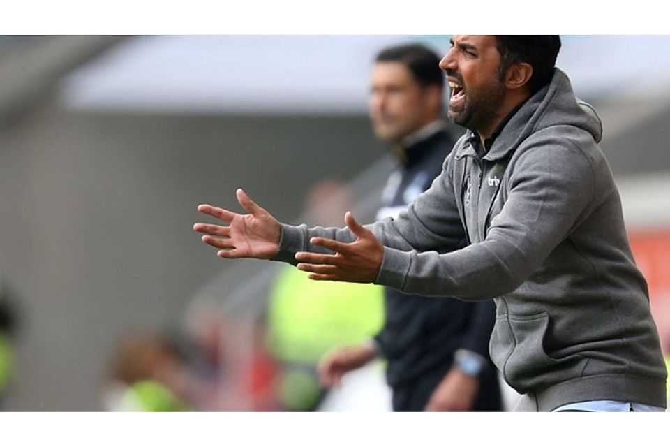 Bloß nicht verlieren: Mit einer überraschenden Pokal-Niederlage gegen den FC Nöttingen würde Bochum-Trainer Ismail Atalan unter Druck geraten. Foto: Fassbender