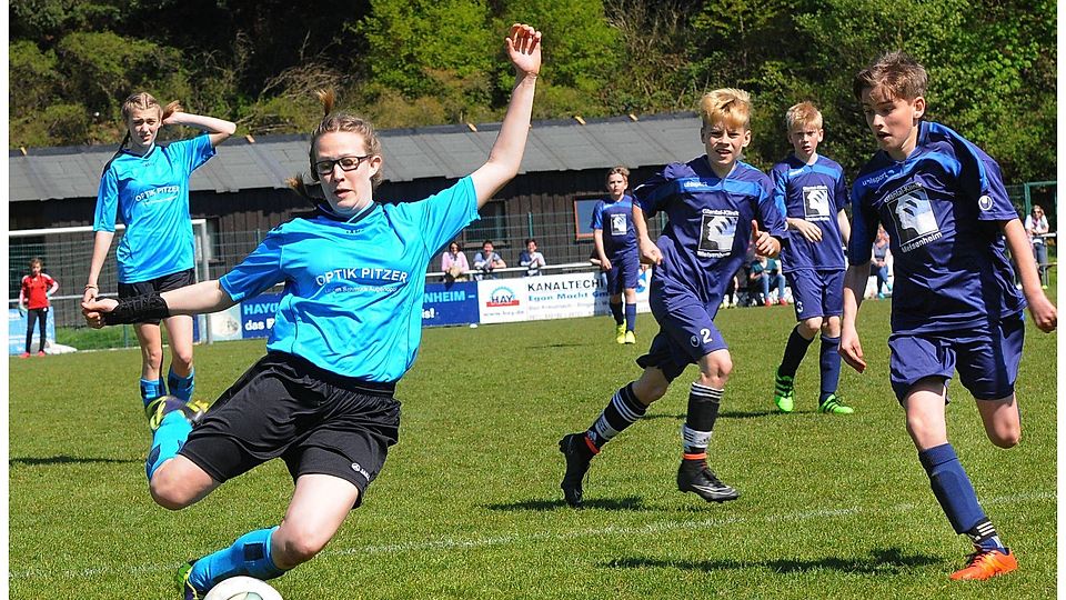 Gut geschlagen: Die Fußballmädchen der SG Waldböckelheim überzeugten beim vereinseigenen Turnier mit guten Leistungen.  	Foto: Heidi Sturm