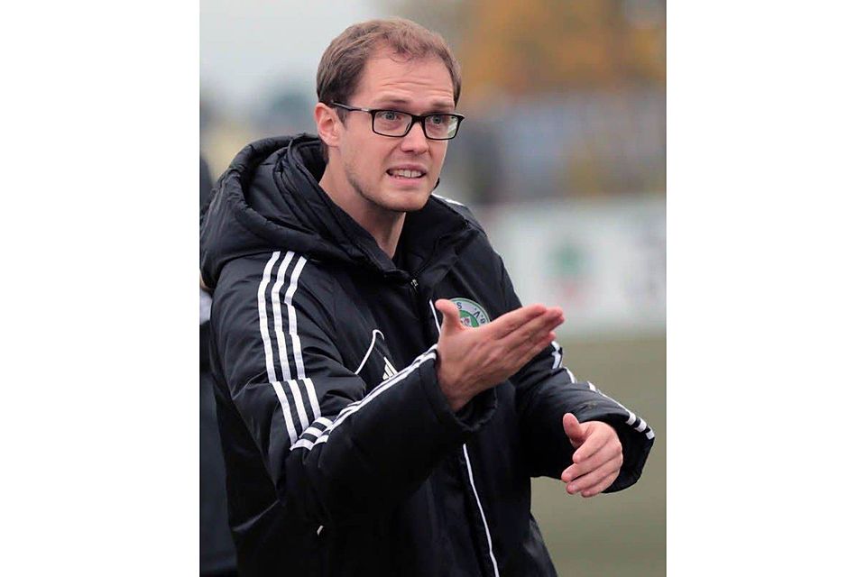 Timo Diehl übernahm von Raimund Kiuzauskas das Traineramt beim Fußball-Landesligisten TuS Lindlar, freut sich über die sehr gute Unterstützung durch seinen Co-Trainer Thorsten Linke., Foto: ?Randow
