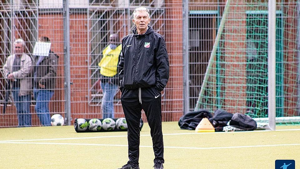 Dietmar Demuth bleibt Cheftrainer beim CFC Hertha 06.