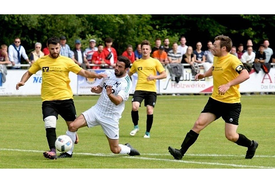 Der GSV Maichingen (weiß) zog gegen Rottweil den Kürzeren Foto: Holom