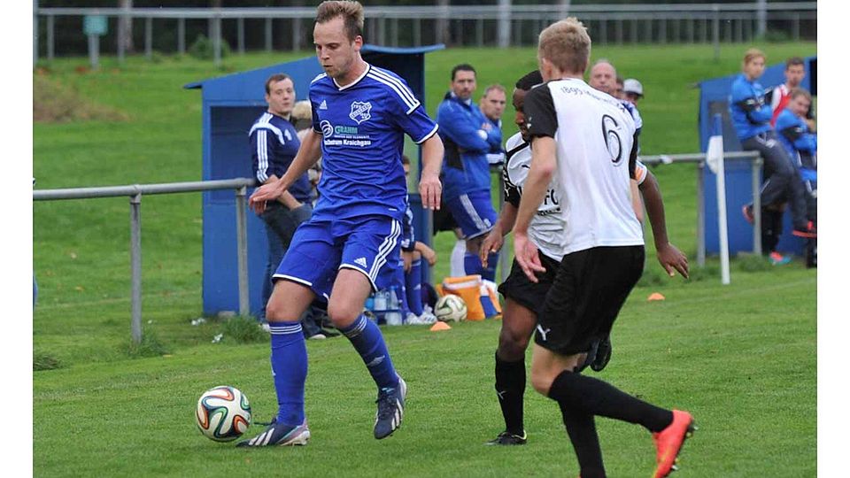 Die Kürnbacher (blau) hatten gegen Michelfeld einen schweren Stand. F: Lörz