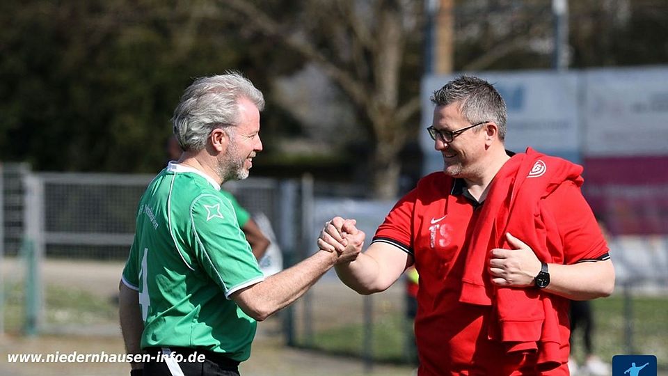Stephan Mohr (Links, sportlicher Leiter SV Niedernhausen) und SG Walluf-Trainer Timo Sieben werden sich gleich zum ersten Spieltag zum Shakehands wiedersehen. 