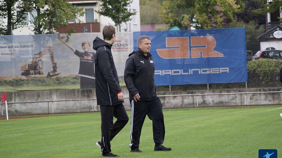 Erich Hartl (re.) coacht in der neuen Saison den 1. FC Bad Kötzting 