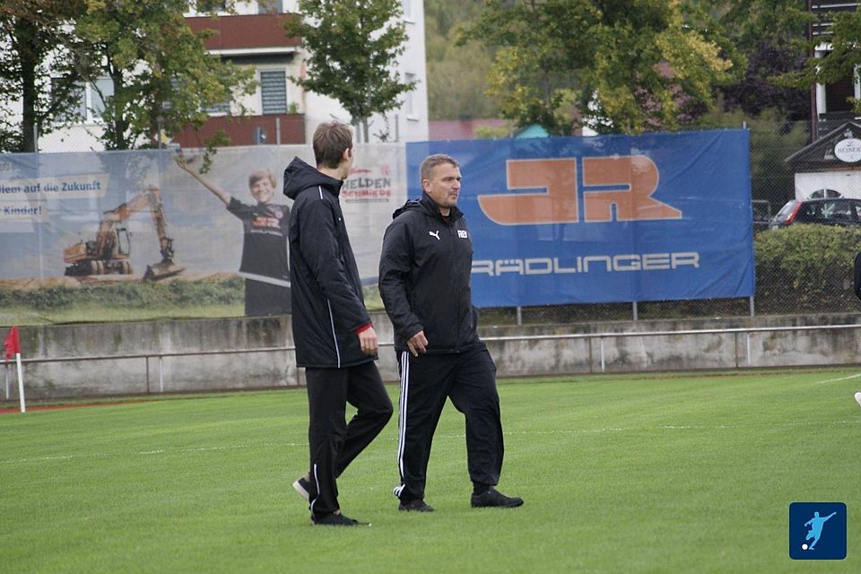Erich Hartl (re.) coacht in der neuen Saison den 1. FC Bad Kötzting 