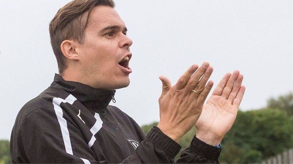 Christian Hofsäß (links) beerbt Übergangstrainer Tunjo Bozanovic (rechts) bei Fußball-Kreisoberligist TSV Auerbach.	Fotos: Gutschalk/Strieder