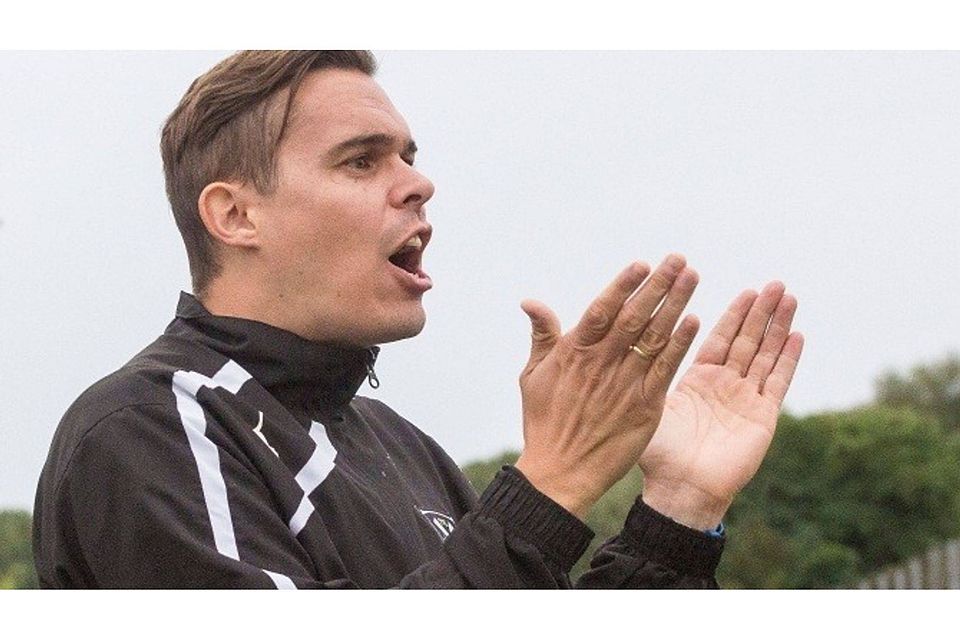 Christian Hofsäß (links) beerbt Übergangstrainer Tunjo Bozanovic (rechts) bei Fußball-Kreisoberligist TSV Auerbach.	Fotos: Gutschalk/Strieder