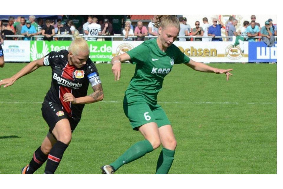 Der SV Alberweiler (rechts Annika Enderle) trifft am Ostermontag im Viertelfinale des WFV-Pokals zu Hause auf den Ligakonkurrenten VfL Sindelfingen Ladies. (Achivfoto: Peter Herle)