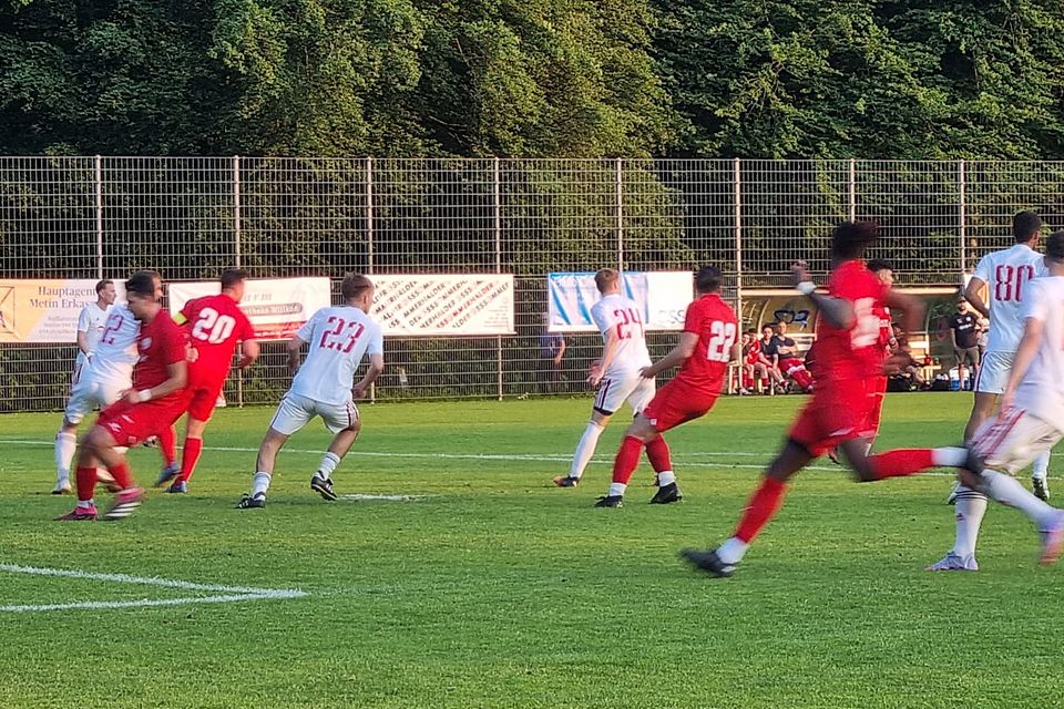 Der FC Witikon (in rot) setzte sich gegen Bülach 4:2 durch.