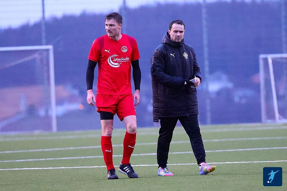 Die beiden Plattlinger Coaches Tobias Eckl (li.) und Johannes Wittenzellner müssen sich etwas einfallen lassen, damit ihre Schützlinge mehr offensive Durchschlagskraft entwickeln 