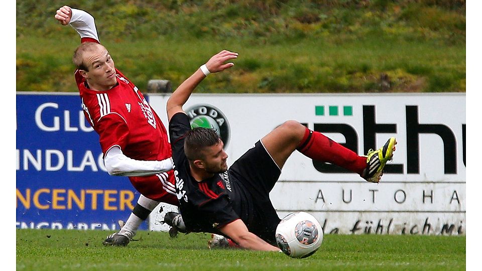 Der TSV Bindlach (in rot) setzte sich gegen die SpVgg Selb mit 2:1 durchF: Peter Kolb