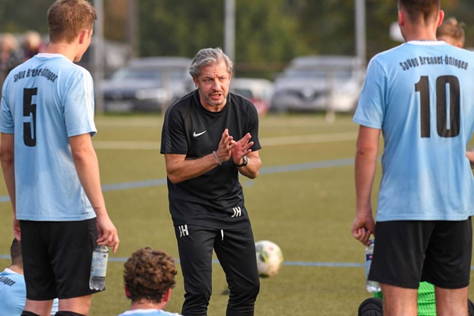 Dieses Bild wird in dieser Saison nicht mehr zu sehen sein: Jörg Heuting, der Trainer der SG FC Wehr-Brennet II, bittet sein Team zur Pausenansprache. | Foto: Gerd Gründl
