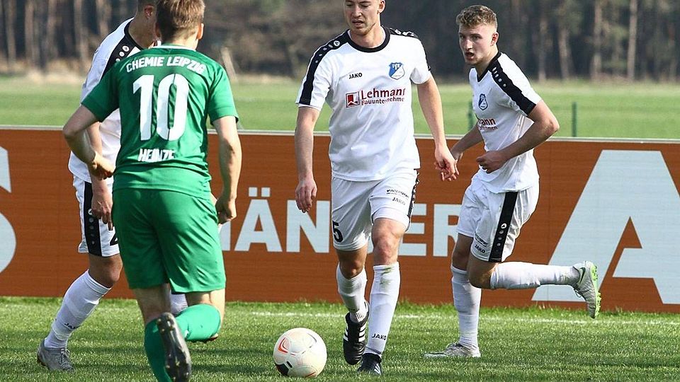 Dennis Hildebrandt (am Ball) verlässt den VfB Krieschow nach 3 Jahren.