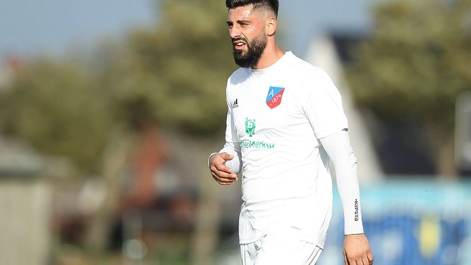 Torjäger Mihai-Vladut Bitez.