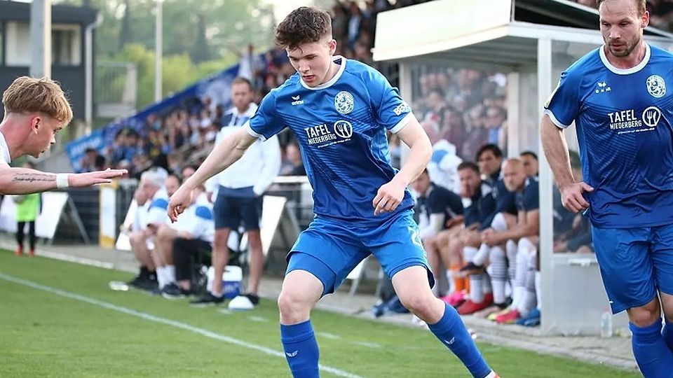 Benjamin Hemcke (am Ball) kehrt zur SSVg Velbert zurück. 