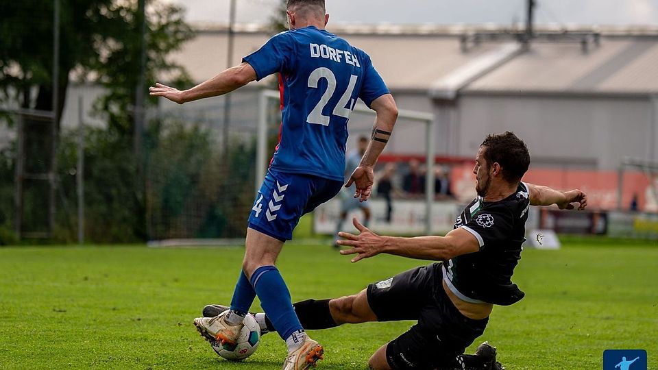 Thomas Ofenmacher (re.) kehrt bei den Rosenheimern zurück in den Kader.
