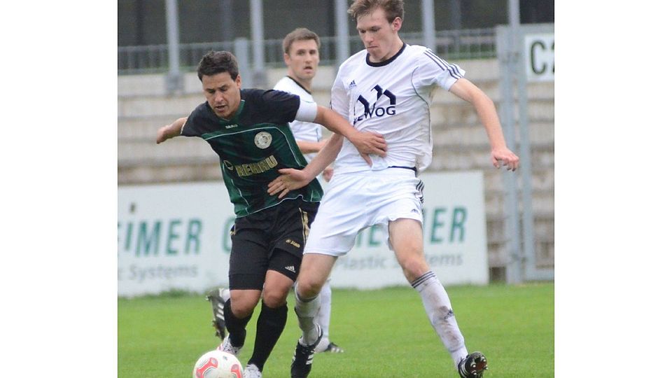 Sven Kopp (r.) bleibt der SpVgg SV Weiden auch trotz zahreicher Angebote von Regionalliga- und Bayernliga-Vereinen auch nächste Saison erhalten.F: Dagmar Nachtigall