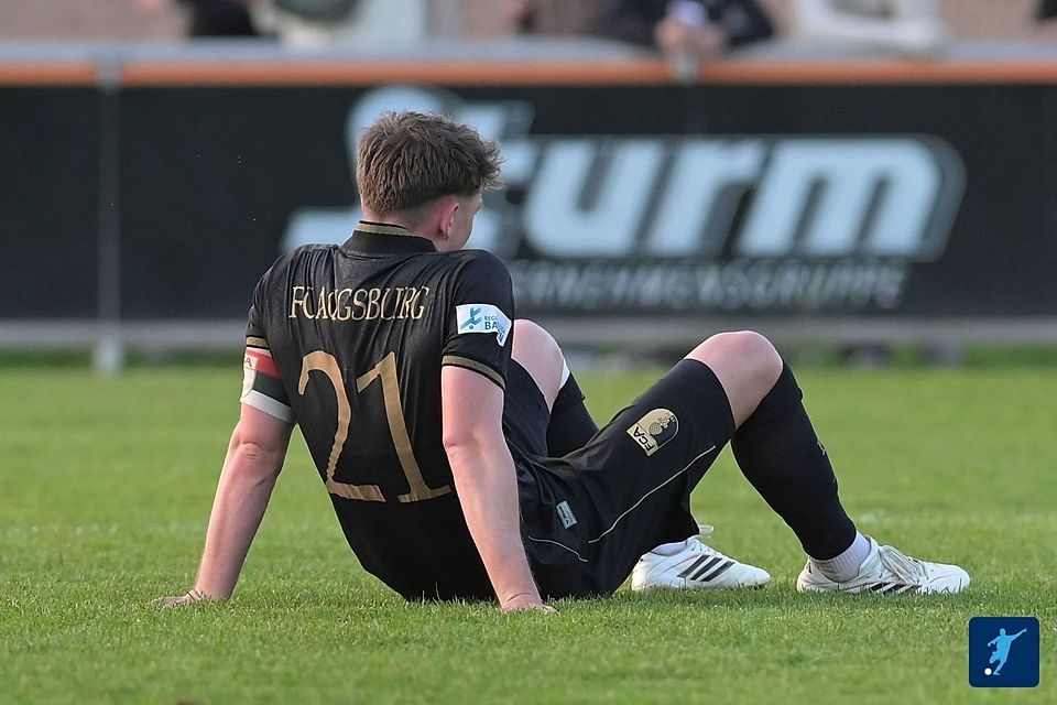 Enttäuschung beim FC Augsburg II nach der Niederlage in Hankofen. Jetzt wird`s eng für den FCA.