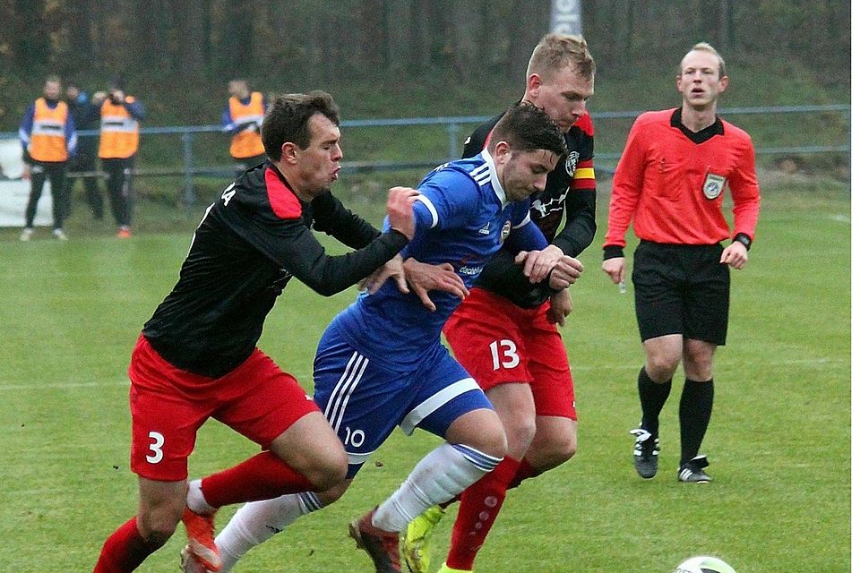 Westerhausen (in blau) behauptete sich am Samstag gegen Kelbra.