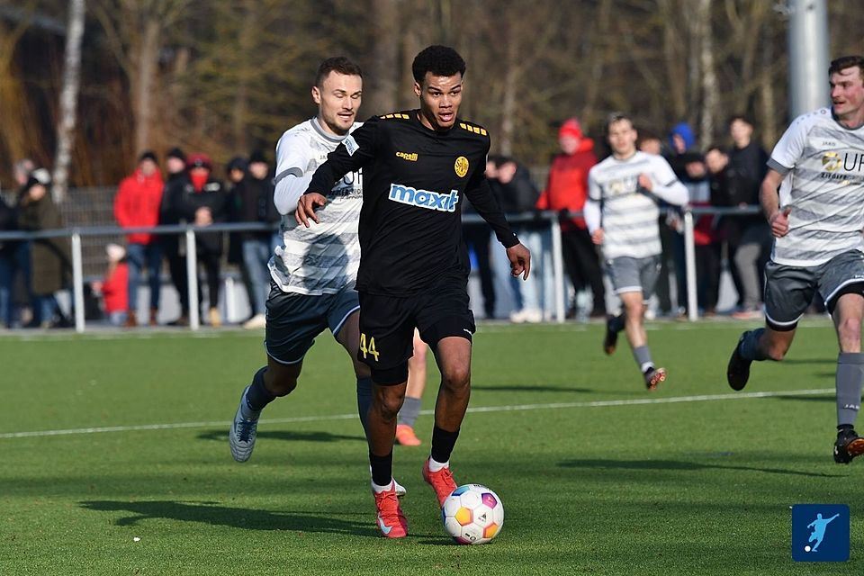 Kam zuletzt auch in Weiden zum Einsatz: Bayreuths Neuzugang Jermain Nischalke (am Ball).