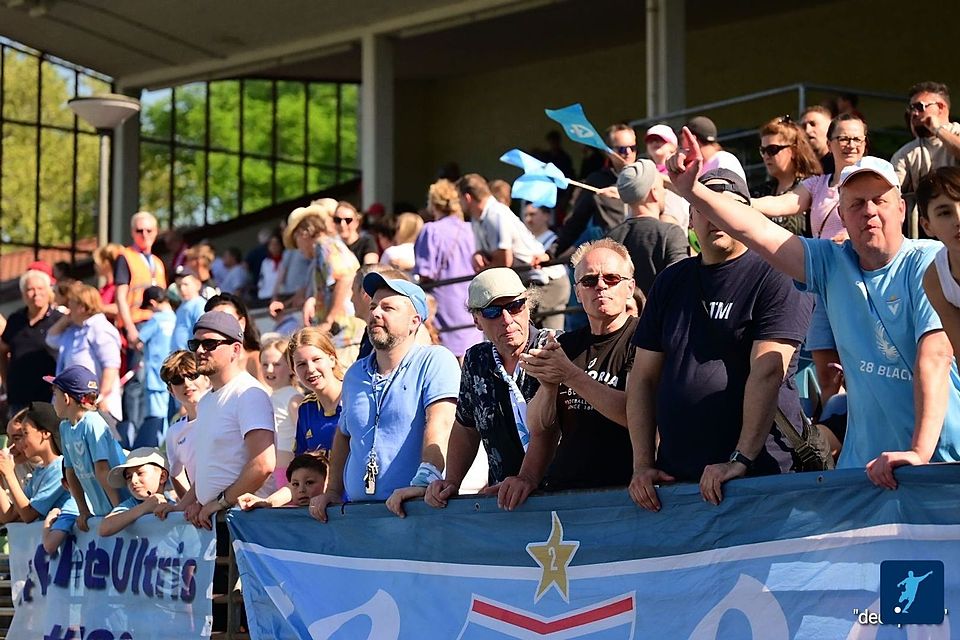 Auf den Rängen des Stadion Lichterfelde werden kommende Saison nicht nur Zuschauer von Viktoria 1889 Berlin Platz nehmen. Auf den Rängen des Stadion Lichterfelde werden kommende Saison nicht nur Zuschauer von Viktoria 1889 Berlin Platz nehmen.