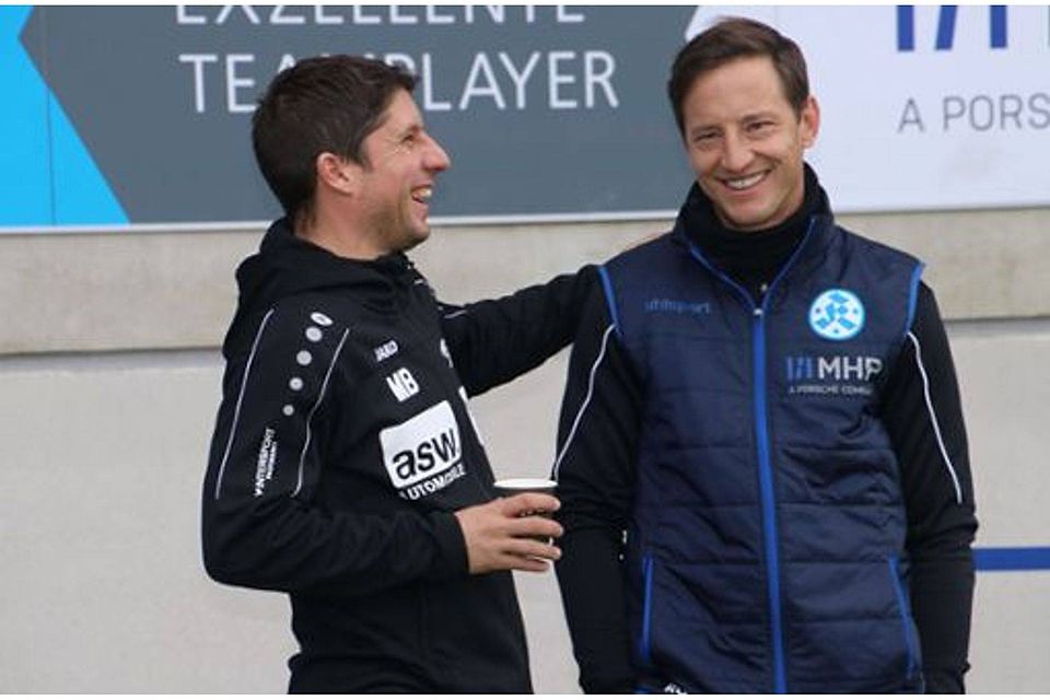 Zwei Trainer, die sich gut verstehen:  Ramon Gehrmann (re.) von den Stuttgarter Kickers und Marcel Busch von der Neckarsulmer Sport-Union.