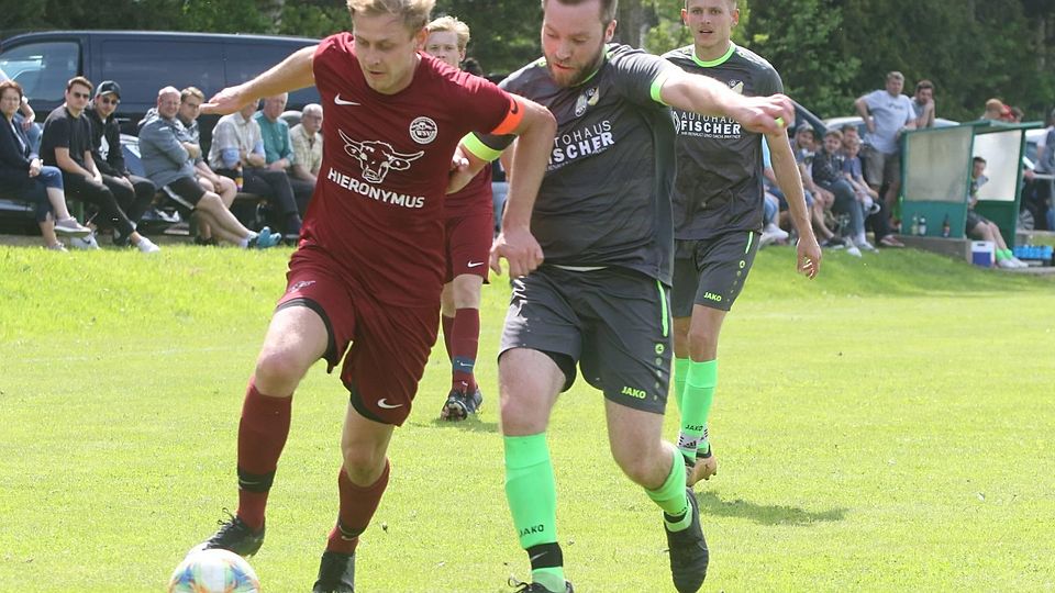 Nicht zu stoppen: Ferdinand Brauchle (l., im Duell mit Korbinian Bäuerle) traf zum Sieg für den WSV.