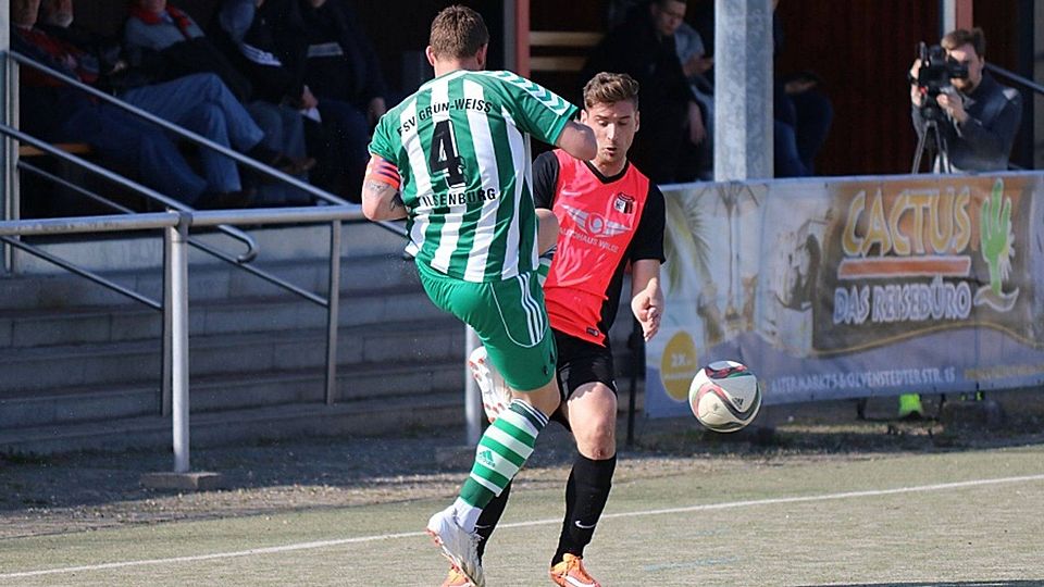 Nach dem Sieg in Olvenstedt entsendet Ilsenburg (in grün-weiß) vier Akteure in die Elf der Woche   F: Lonkowski