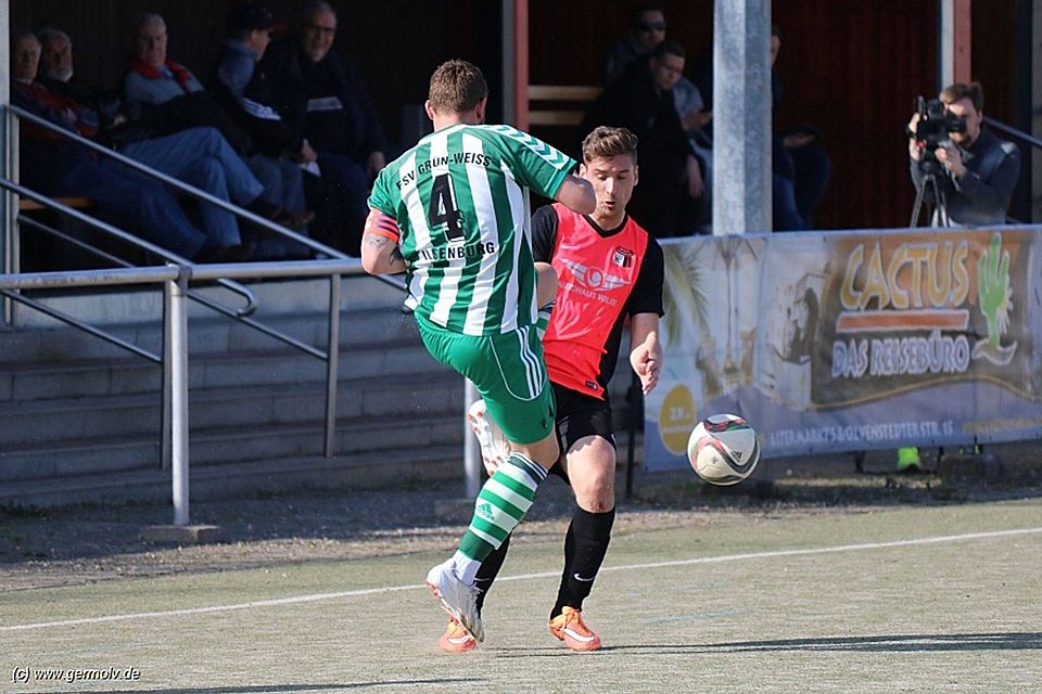 Nach dem Sieg in Olvenstedt entsendet Ilsenburg (in grün-weiß) vier Akteure in die Elf der Woche   F: Lonkowski