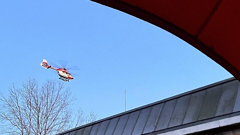 Hubschraubereinsatz über der Semptsporthalle: Eine ernste Verletzung gab es glücklicherweise nicht.