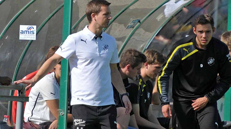 Gegen den TSV Wieblingen musste VfB-Trainer Benjamin Schneider und sein Team, die erste Niederlage einstecken.  F: Siegfried Lörz