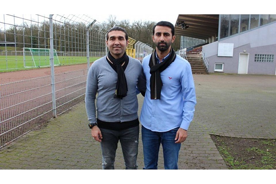 Trainer Seref Zangir (links) und der Sportliche Leiter Okan Sari wollen Aufsteiger SC 1960 Hanau in der Verbandsliga Süd etablieren. 	Foto: fs