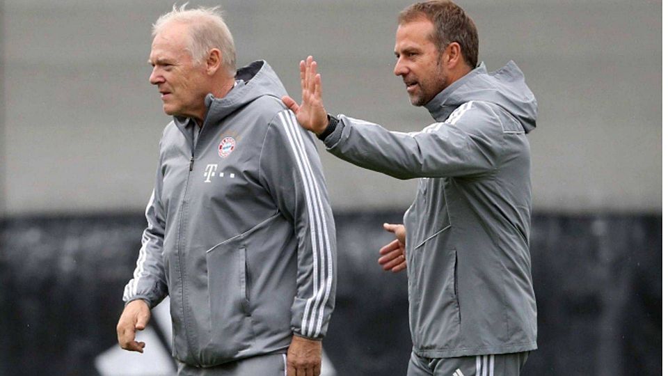 Stehen für mindestens zwei Spiele an der Seitenlinie beim FC Bayern: „Tiger“ Hermann Gerland und Hansi Flick (r.).  sampics / Stefan Matzke / Stefan Matzke