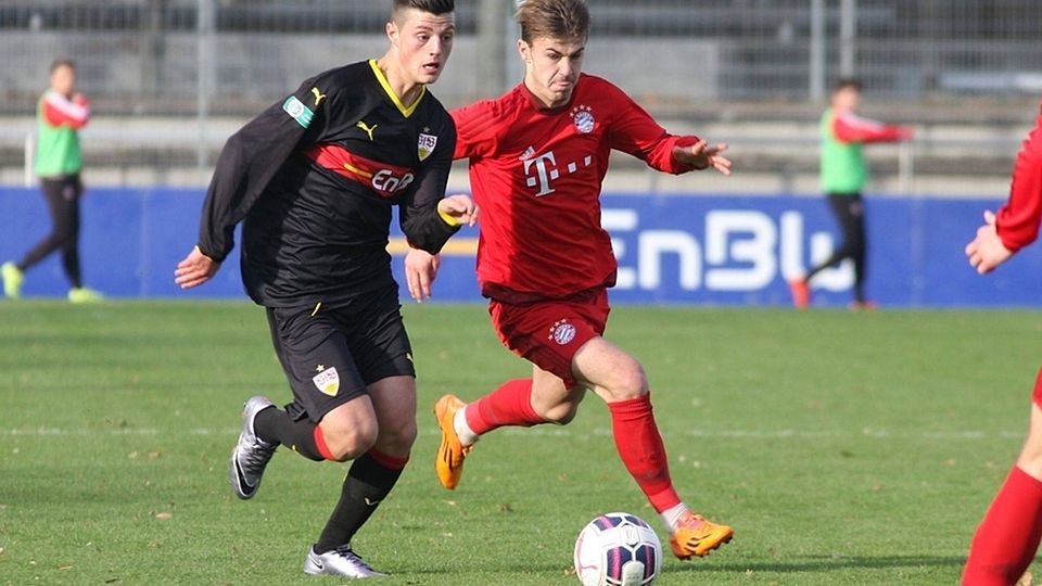 Dijon Ramaj (links, im letzten Bundesligaspiel gegen den FC Bayern München) erzielte gegen Serbien zwei Tore und ebnete der DFB U18 so den Weg zum Turniersieg in Israel. F: Lommel