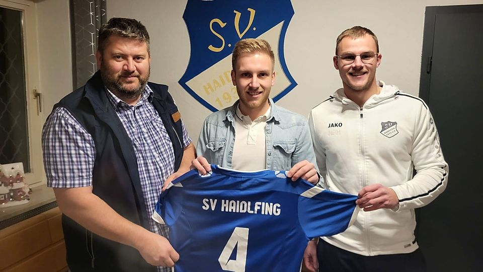 Christoph Stoiber (Mitte) wird Co-Spielertrainer des SV Haidlfing