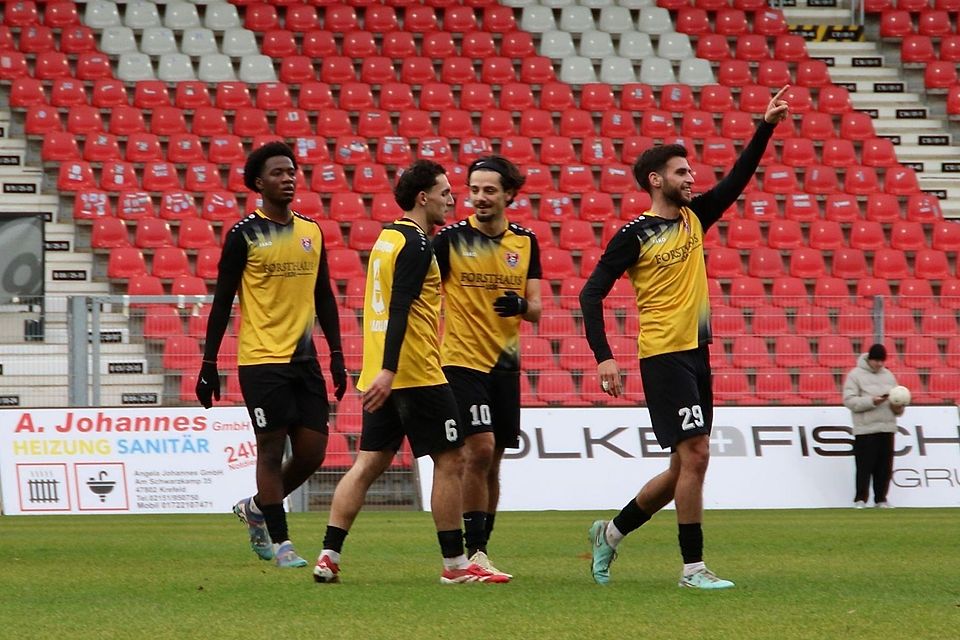 Jubelt der KFC, oder stellen die Jüchener den Gästen ein Bein? Jubelt der KFC, oder stellen die Jüchener den Gästen ein Bein?