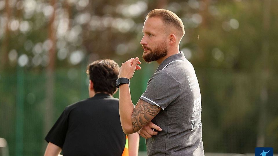 Wird gemeinsam mit seinem mitspielenden Co-Trainer André Thielen auch in der neuen Saison auf der Kommandobrücke beim Bezirksligisten FSG Ehrang/Pfalzel stehen: Trainer Kevin Schmitt.