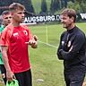 Wolfgang Beller (re.) - hier im Gespräch mit Top-Stürmer Florian Niederlechner - wird Trainer beim TSV Seebach