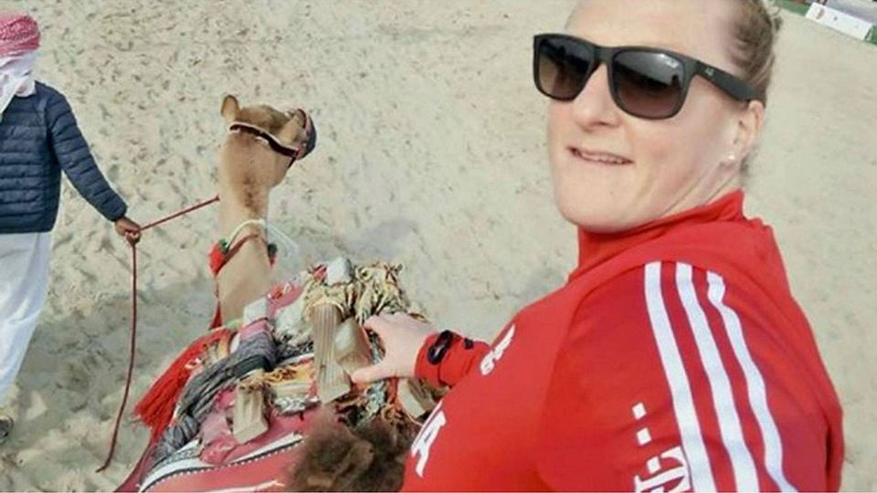 Tierisches Vergnügen: Melanie Behringer und die Bayern-Frauen sind wieder aus Katar zurück. Foto: INSTAGRAM