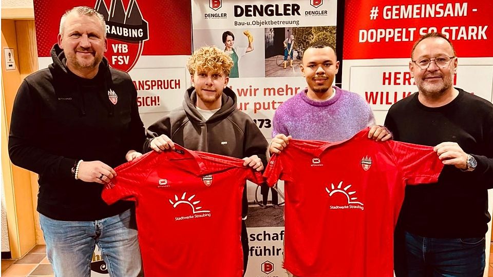 Von links nach rechts: Manager Tom Gabler, Nico Oertel, Julian Guggenberger, Vorstand Jürgen Brunner 