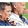 Nachdenklich: Joachim Press, Coach des SH-Ligisten TSB Flensburg (rechts) und Co-Trainer Hoymar Sörensen. Foto: jaqueline röder
