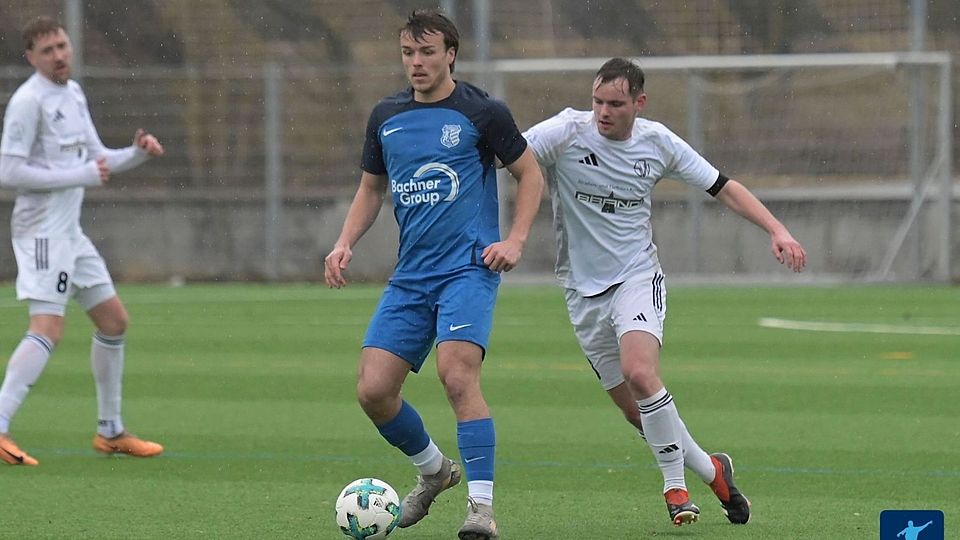 Valentin Harlander (am Ball) ist in der Winterpause vom Regionallisten aus Hankofen zurückgekehrt. 