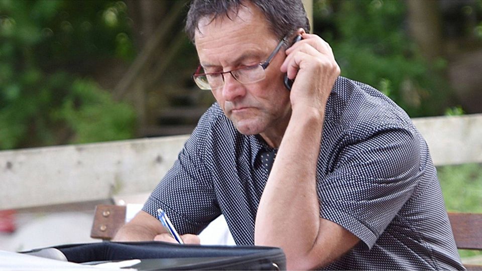 Uli Bergmann ist auf der Suche nach einem Stürmer.  Foto: Metzler