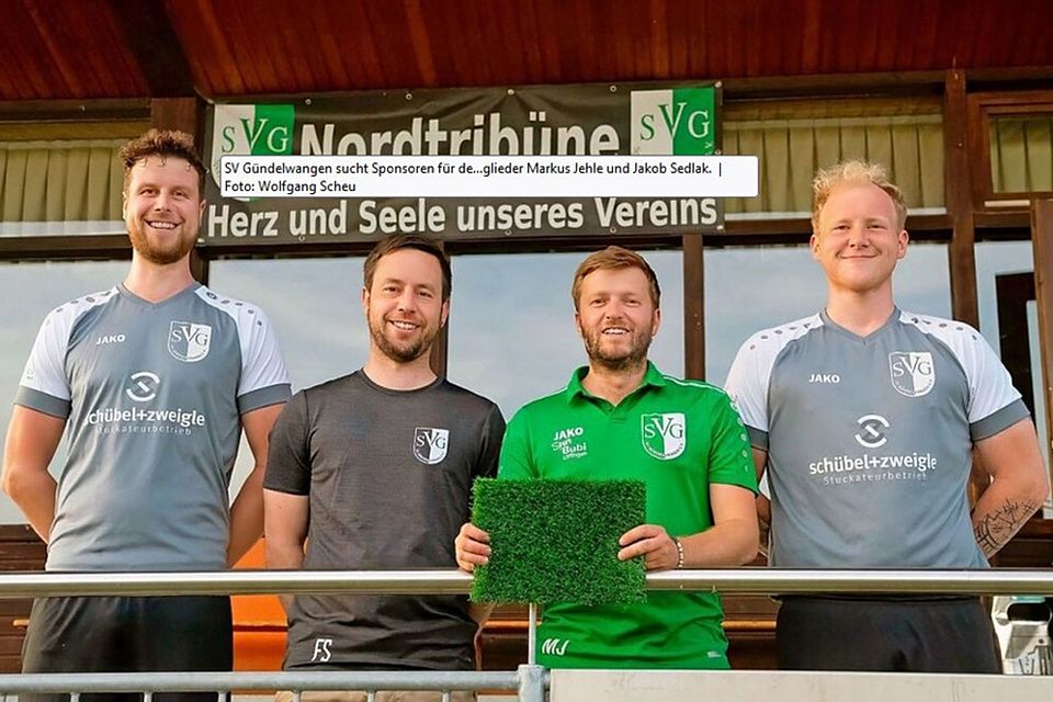 Die personellen Engpässe bereiten Sorgen, dennoch hat die Führungsriege des SV Gündelwangen mit Trainer Jens Schübel, Fabian Schübel (Vorsitzender des Fördervereins) sowie den Vorstandsmitgliedern Markus Jehle und Jakob Sedlak (von links)  Gründe zur Freude; beispielsweise den neuen Belag für den Kunstrasenplatz. | Foto: Wolfgang Scheu