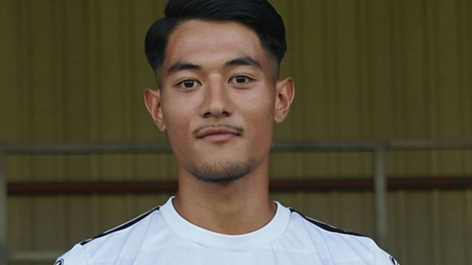 In Michael Houdek freut sich Stephan Houben auf Verstärkung für das Mittelfeld des Oberligisten 1. FC Mönchengladbach.