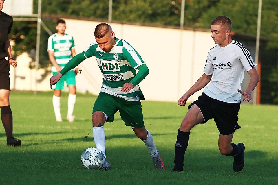 Norbert Nuszpán (am Ball) war bei seinem Ligadebüt gleich der Matchwinner für die Fortuna.