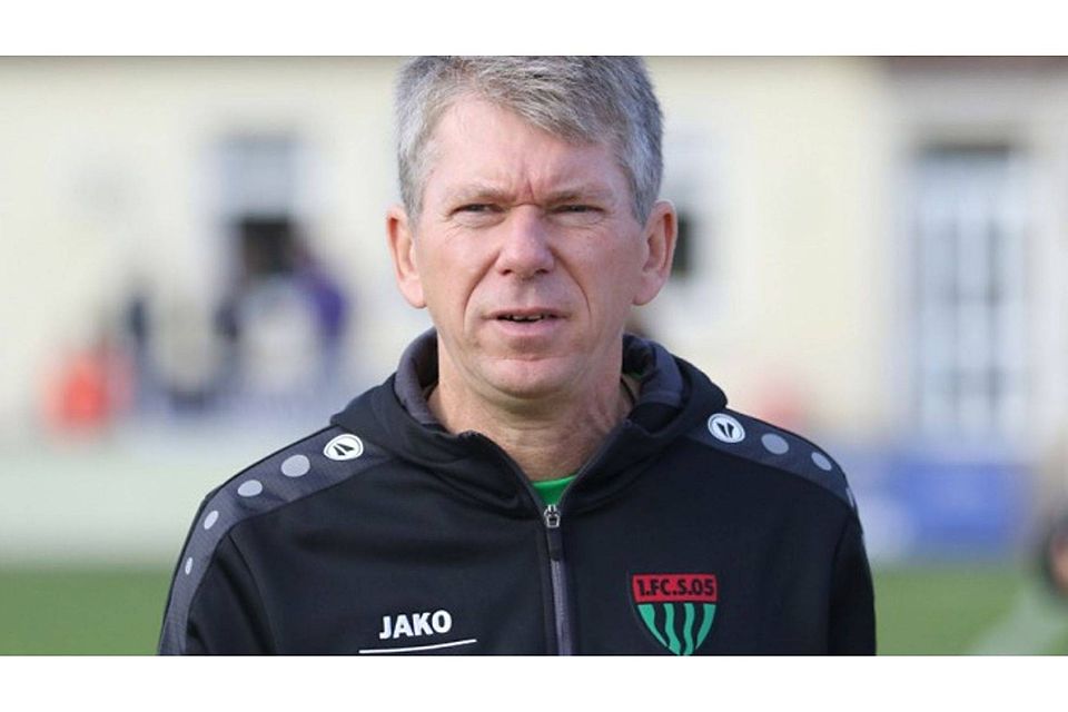 Ulli Baumann leistet hervorragende Arbeit bei der U23 des 1. FC Schweinfurt und thront mit seinen Schützlingen zur Winterpause an der Tabellenspitze der Landesliga Nordwest. F: Will