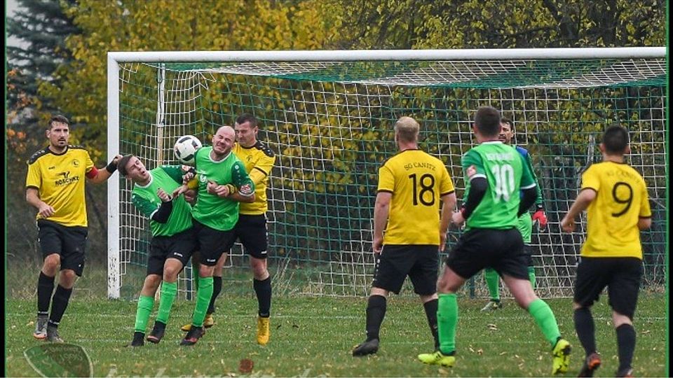 Vollen Einsatz, wie hier im Pokal-Achtelfinale des Meißner Kreispokals, werden die Kreisklasse-Kicker vom LSV Barnitz II auch in der Runde der letzten Acht in die Waagschale werfen, um dem höherklassigen Coswiger FV alles abzuverlangen. F: @Steffen Haua