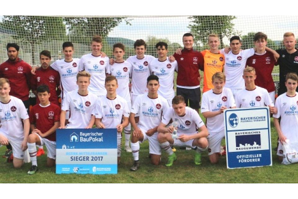 Turniersieger: Die U15-Jungs des 1. FC Nürnberg holten sich in Weißenburg den Baupokal in Mittelfranken und wollen im Juni auch beim Landesfinale eine gute Rolle spielen. F: Uwe Mühling