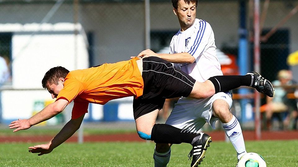 Viechtach (l.) geriet gegen Untermitterdorf ins Straucheln. F: Weiderer
